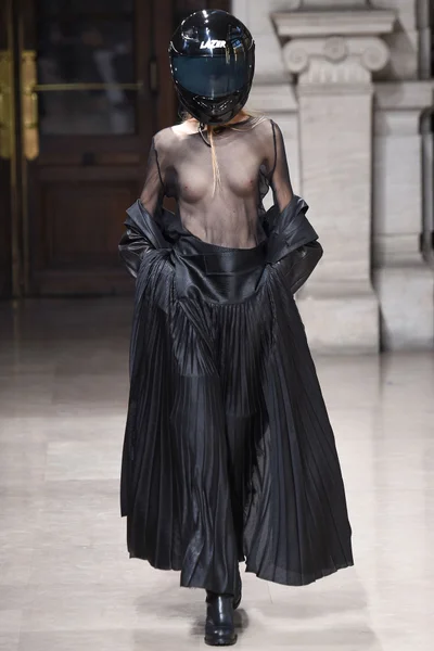 Look 13